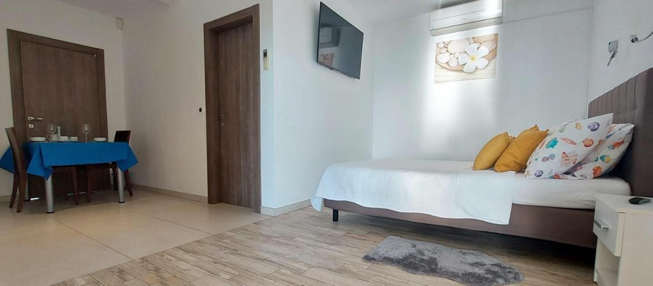 Room Lina Lovran Bagian luar foto